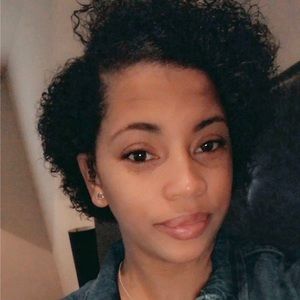 Meet your Posher, Stephanie